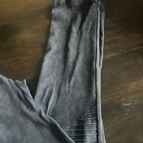 YELETE Black Leggings - Picture 3 of 5